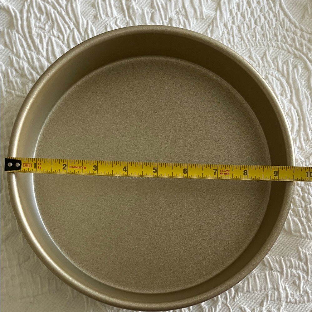 Williams Sonoma Goldtouch Pro Nonstick Round Cake Pan - Picture 7 of 9